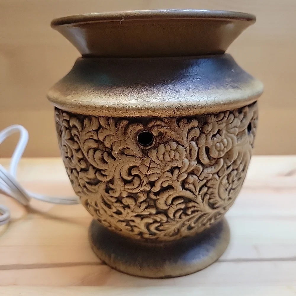 Large Beige Crackled Scroll Design Wax Warmer Works
